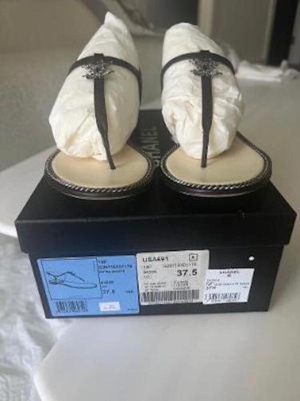 CHANEL 14P ENTRE DOIGTS BLACK SANDALS WITH CC LOGO AND CHAIN AROUND EDGE, SZ 7.5